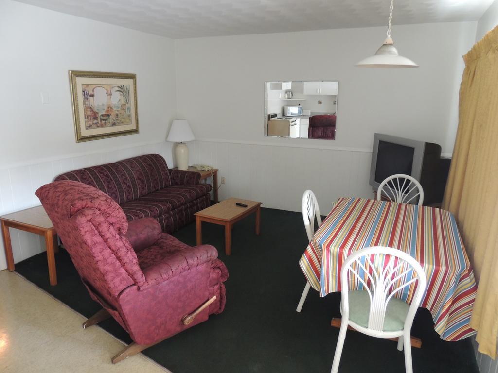 Rodeway Inn & Suites Winter Haven Chain Of Lakes Zimmer foto